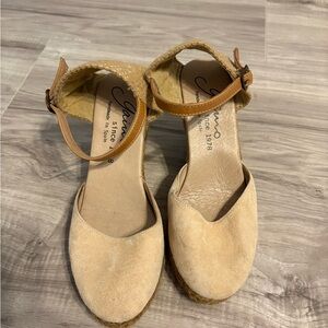 Charming Women's Tan Suede Wedges